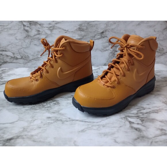 NIB Nike Manoa Leather Wheat Sneaker Boot Size 6Y - Picture 1 of 12